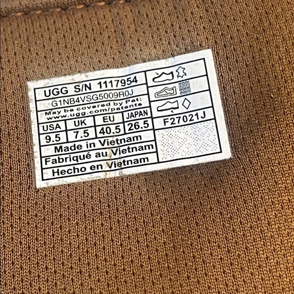 UGG Goldenstar Platform Suede Sandals in Driftwood/Sand
Size: US 9.5 - Picture 9 of 11